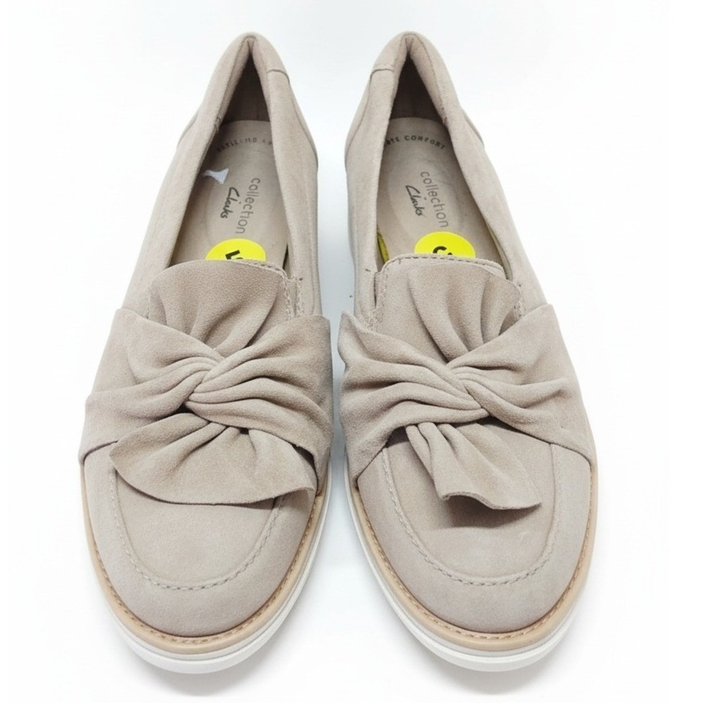 Clarks Sharon Dasher Sand Suede Bow Loafers Women's Size 5 NEW